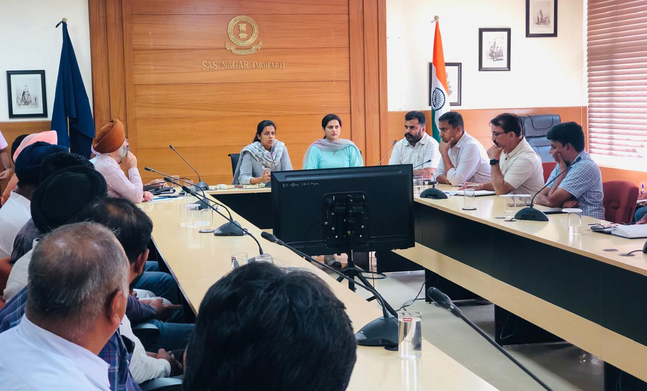 DC Urges District Industrial Units to get maximum stubble from District Farmers for Consumption